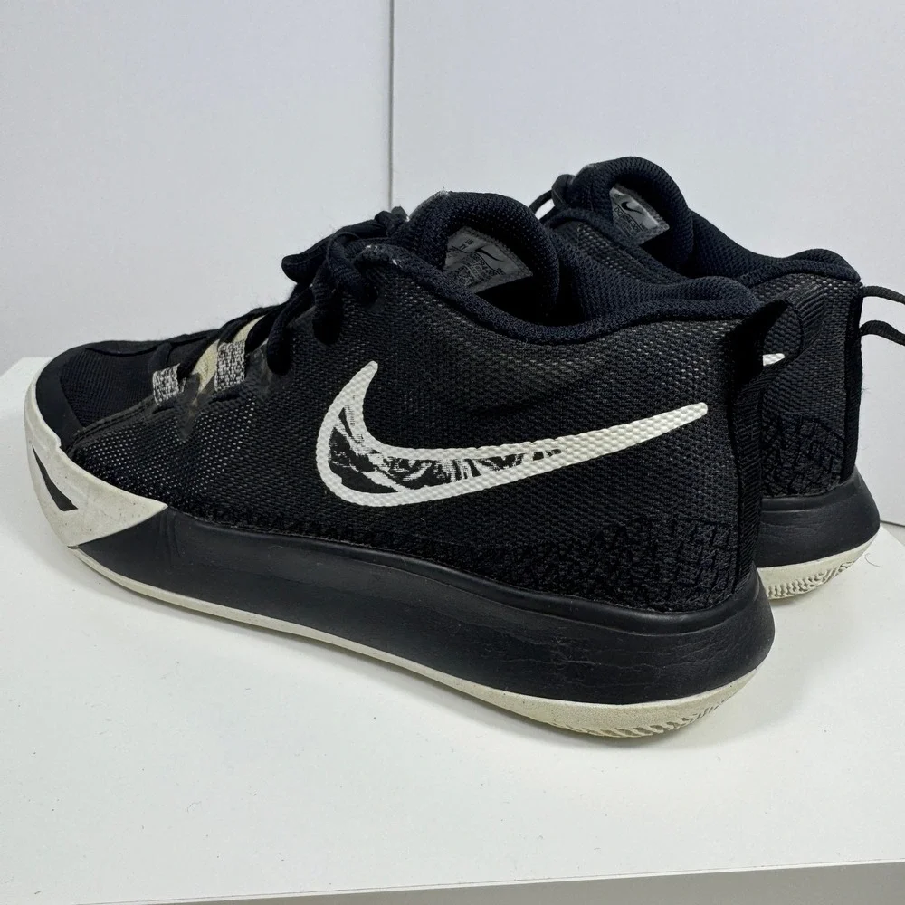 Nike Kyrie Flytrap 6 GS Youth Size 7Y Black White Basketball Shoes DQ8094-009